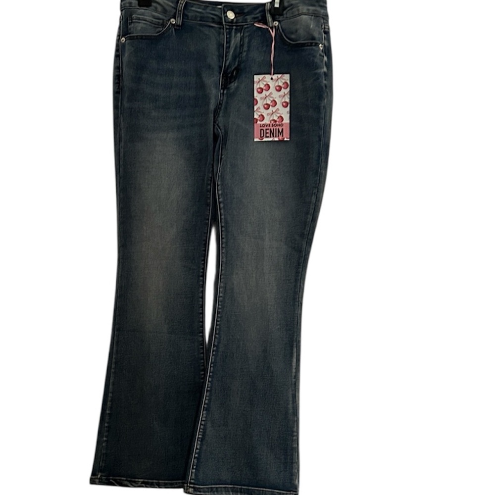 Stylish Blue wash low rise bootcut Jeans for Women